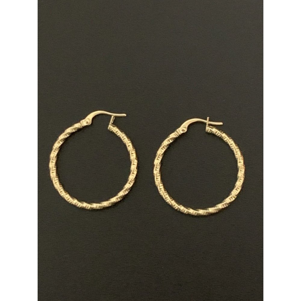 18K Gold Earrings Hoops Loops 1.43 grams